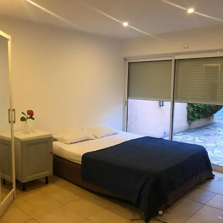 Joli Studio Indépendant, Avec Extérieur Verdoyant à Hyères