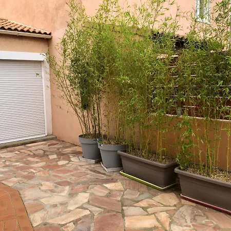 Joli Studio Indépendant, Avec Extérieur Verdoyant à Appartement