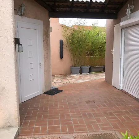Joli Studio Indépendant, Avec Extérieur Verdoyant à * Hyères