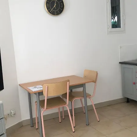 Joli Studio Indépendant, Avec Extérieur Verdoyant à Appartement